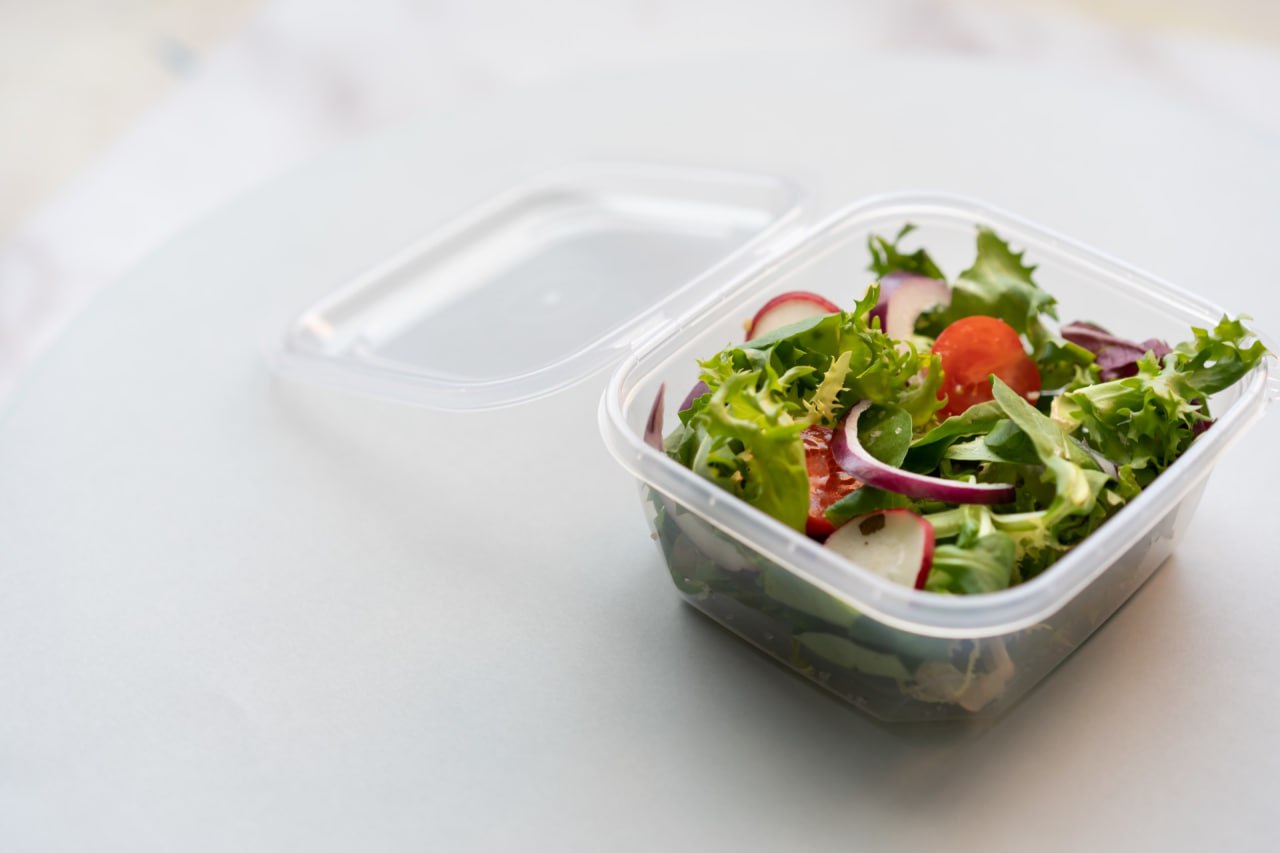 Żywność, której nie należy przechowywać w plastikowych pojemnikach